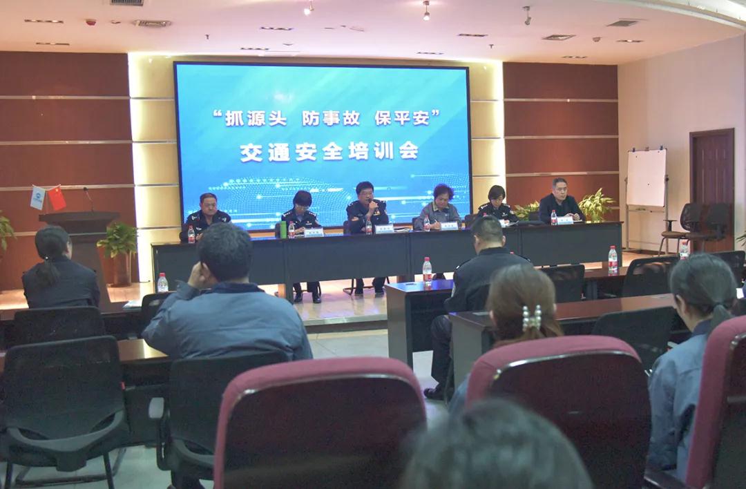 新乡市交警支队“送法进企业”走进华体会（中国）
