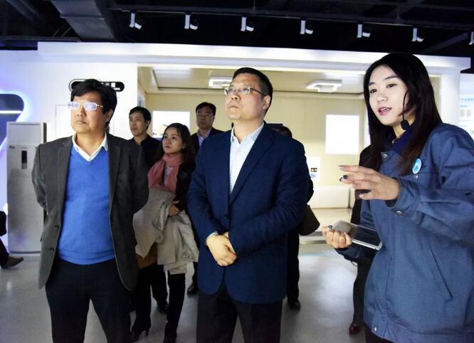 市政府领导考察华体会（中国）01jpg